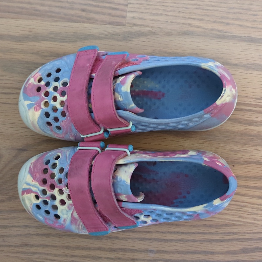 Plae water shoes